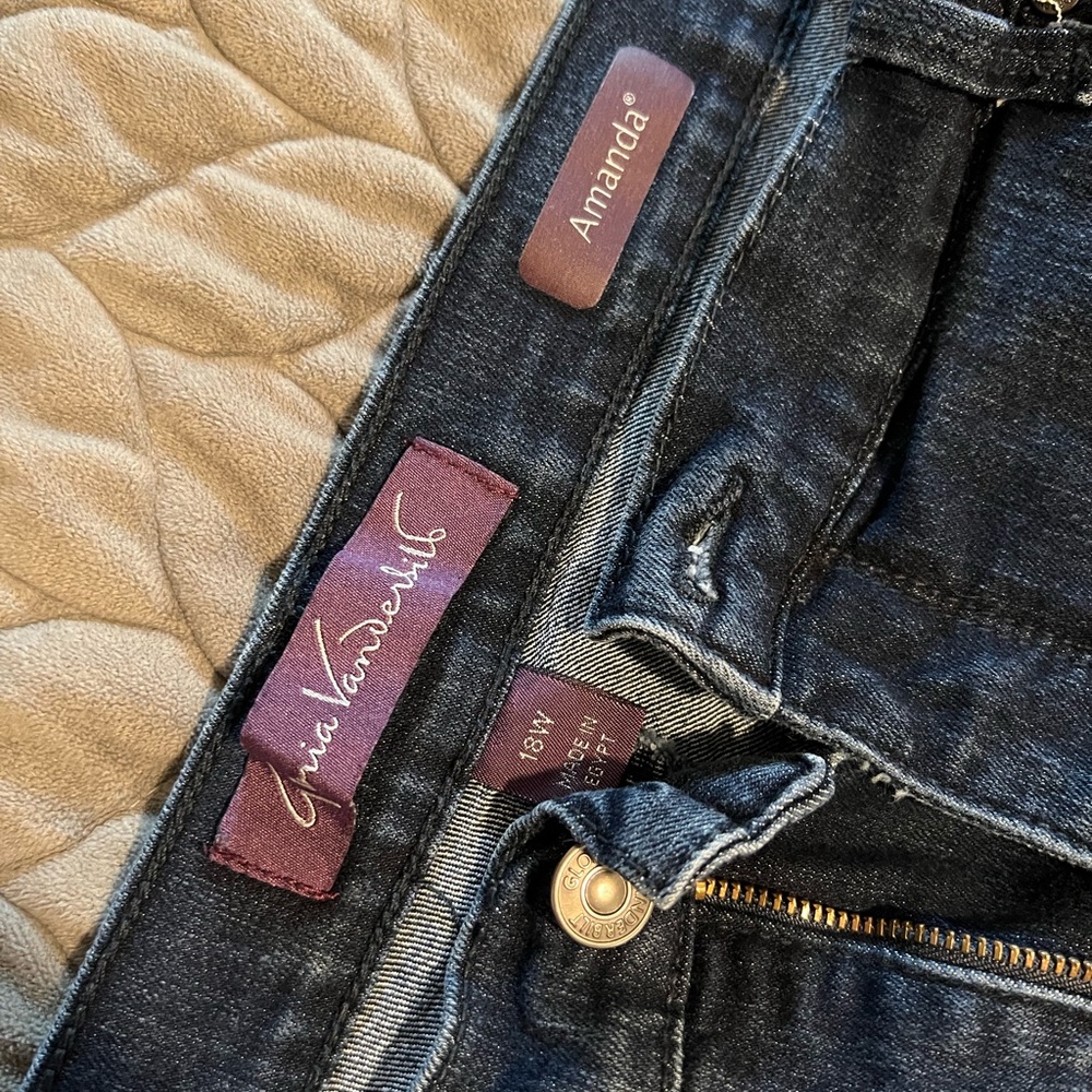 Gloria Vanderbilt Jeans - Picture 2 of 3